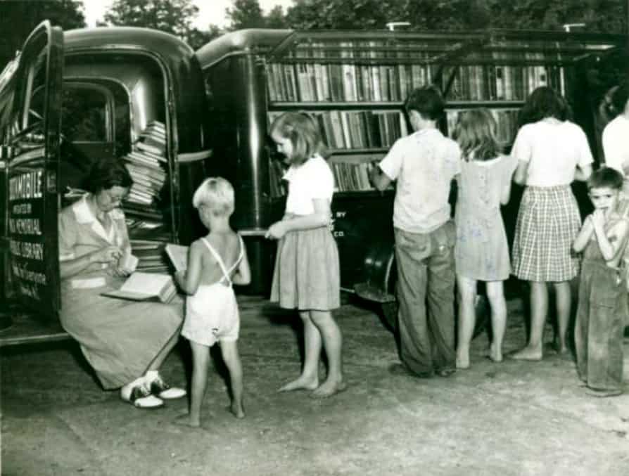 librarian-katherine-case-and-pack-library-bookmobile